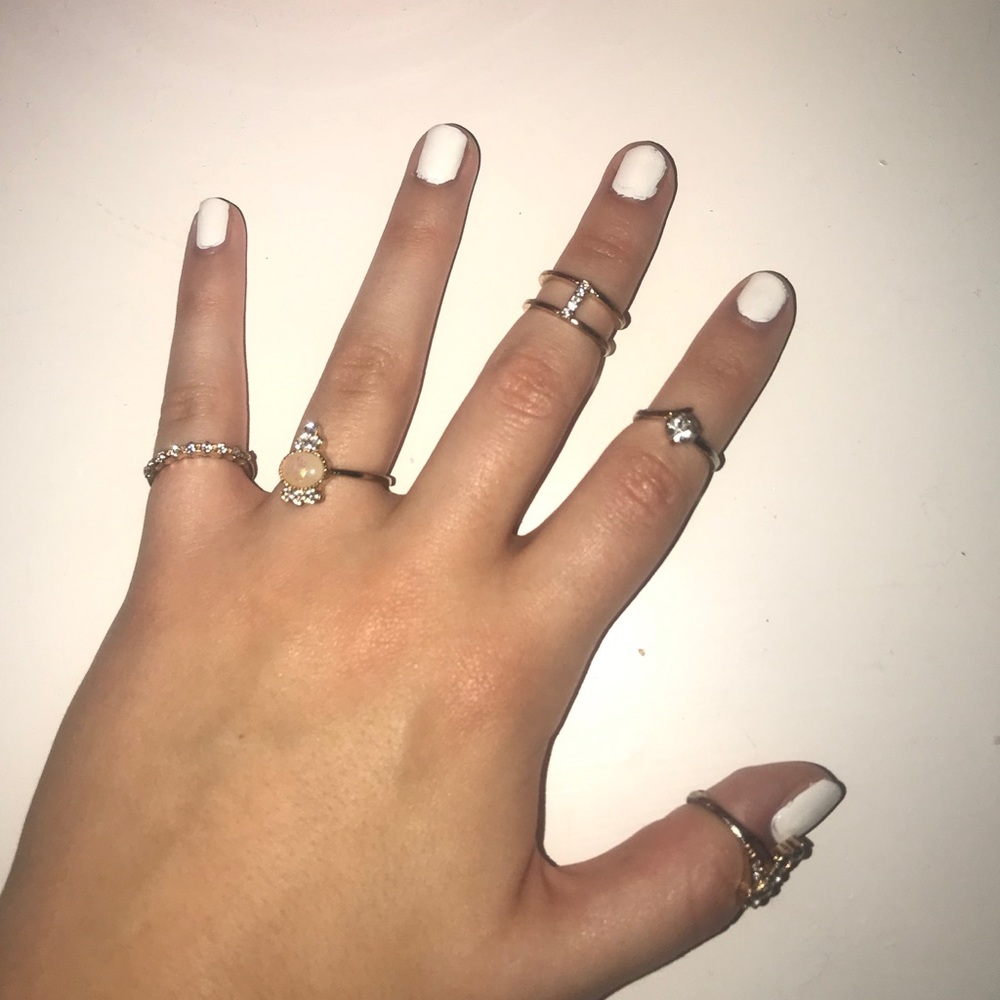 Set of five high quality gold rings